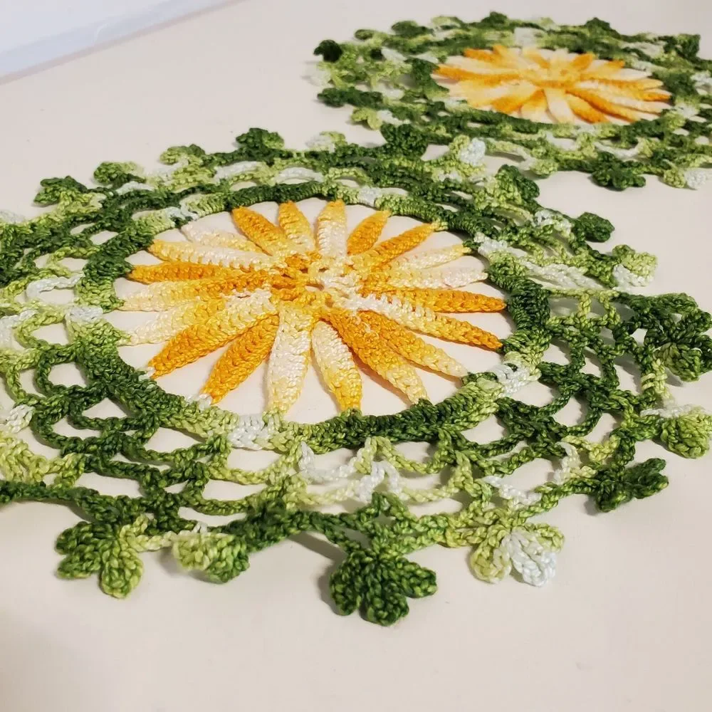 Vintage Swedish (Dalarna) 1960's Set of Hand Crocheted‎ Sunburst Flower Dollies